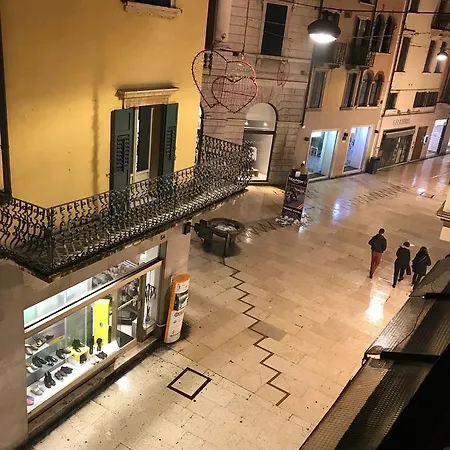 Les Di Βερόνα